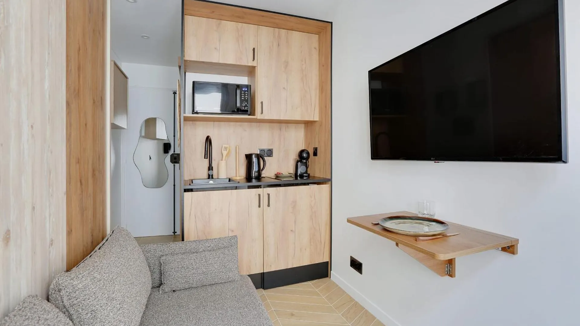 Villiers - Parc Monceau Charming Apartment For 2 People Paris